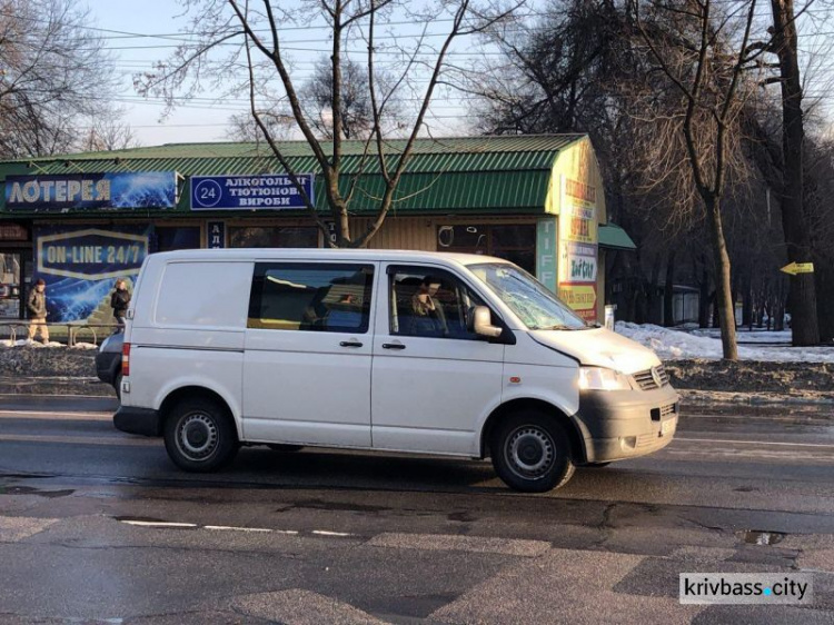 Микроавтобус в Кривом Роге сбил несовершеннолетнего пешехода (ФОТО)