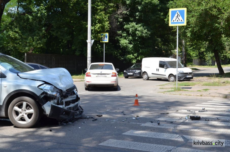 Не  помітив автомобіль: у Металургійному районі ДТП за участі двох автомобілів