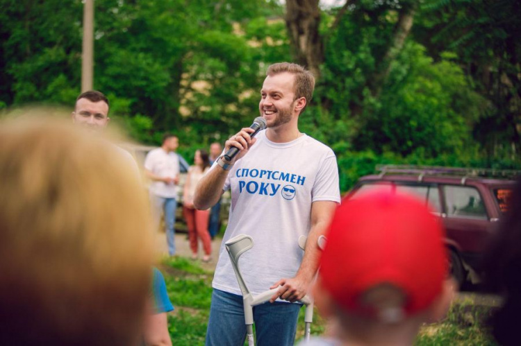 В Кривом Роге появилась новая площадка для уличной гимнастики (фото)