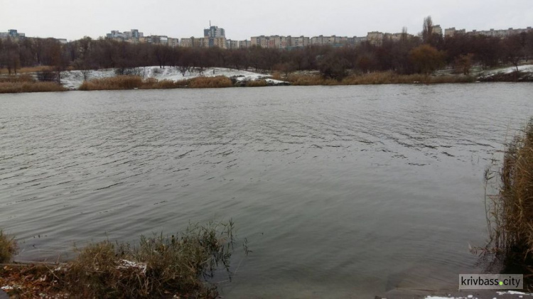 Каменные дорожки, фонари, лавочки: набережная в Покровском районе продолжает радовать криворожан (фоторепортаж)