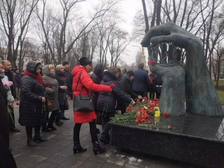 У Кривому Розi вшанували лiквiдаторiв катастрофи на ЧАЕС (фото)