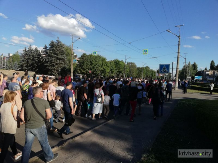 В Кривом Роге провели марш "За традиционные семейные ценности" (ФОТОРЕПОРТАЖ, ВИДЕО)