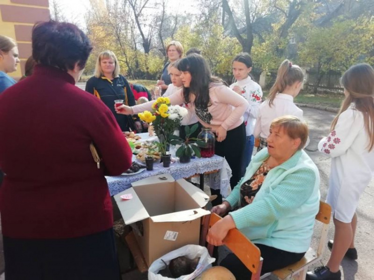 Маленькая школа с большой миссией: в Кривом Роге дети собрали деньги на лечение для онкобольной девочки