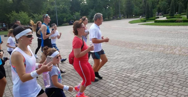 В Кривом Роге в одном из парков отметили Глобальный день бега (ФОТО, ВИДЕО)