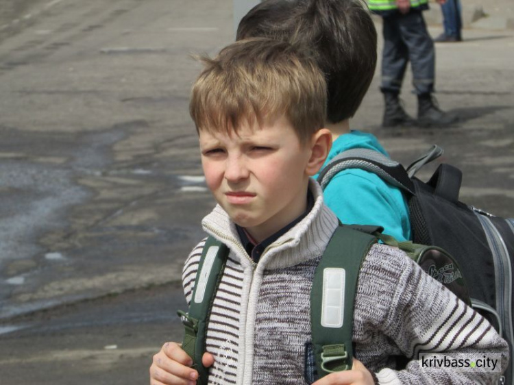 В Кривом Роге проводят следственный эксперимент на месте жуткого ДТП, а жители несут цветы(ФОТО)