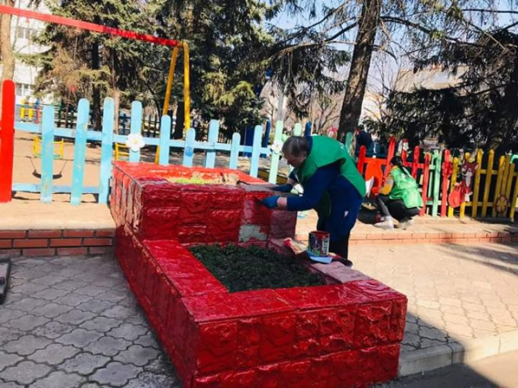 В Кривом Роге ещё один сквер и детскую площадку привели в порядок (фото)