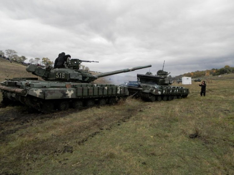 Историческая реконструкция военных событий, военная техника: на Днепропетровщине прошел фестиваль "Сила непокоренных"(фото)