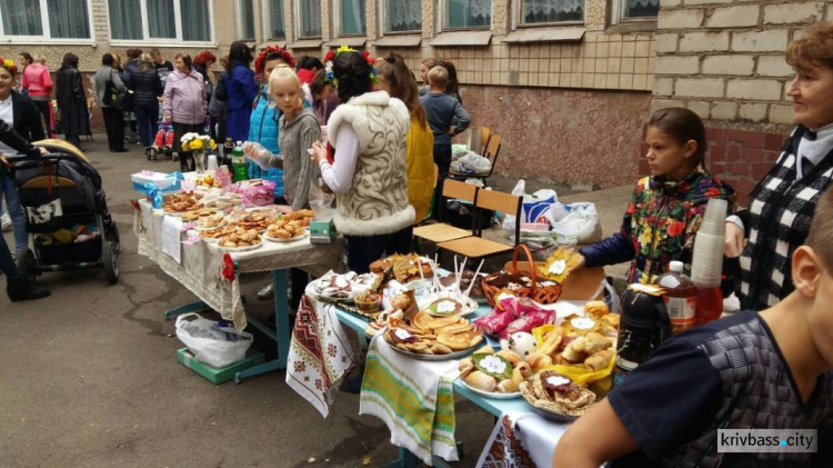 Благотворительные ярмарки в Кривом Роге продолжаются в школах Покровского района (ФОТОРЕПОРТАЖ)