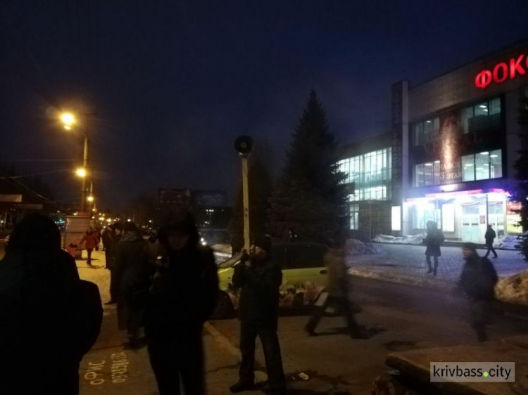 В Кривом Роге жители в знак протеста против подорожания проезда в маршрутках перекрыли дорогу (фото)