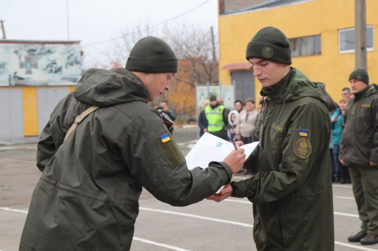 В Кривом Роге нацгвардейцы приняли присягу на верность украинскому народу