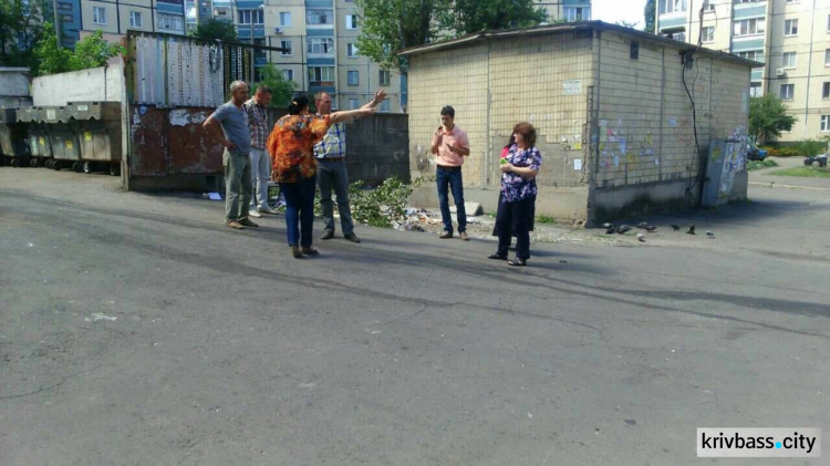 В Кривом Роге проводят проверки мусорных площадок во дворах (ФОТО)