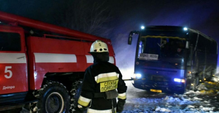 Спасатели Днепропетровщины продолжают оказывать помощь заложникам непогоды (фото)