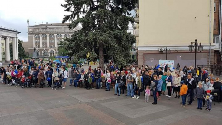 В Кривом Роге прошли праздничные мероприятия ко Дню матери (фото)