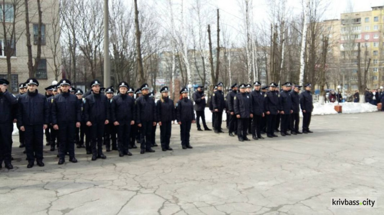 В Кривом Роге курсанты Днепропетровского университета внутренних дел приняли присягу(ФОТОРЕПОРТАЖ)