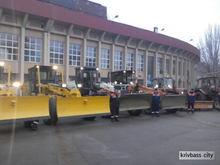 В Кривом Роге прошел парад снегоуборочной техники (ФОТОРЕПОРТАЖ)