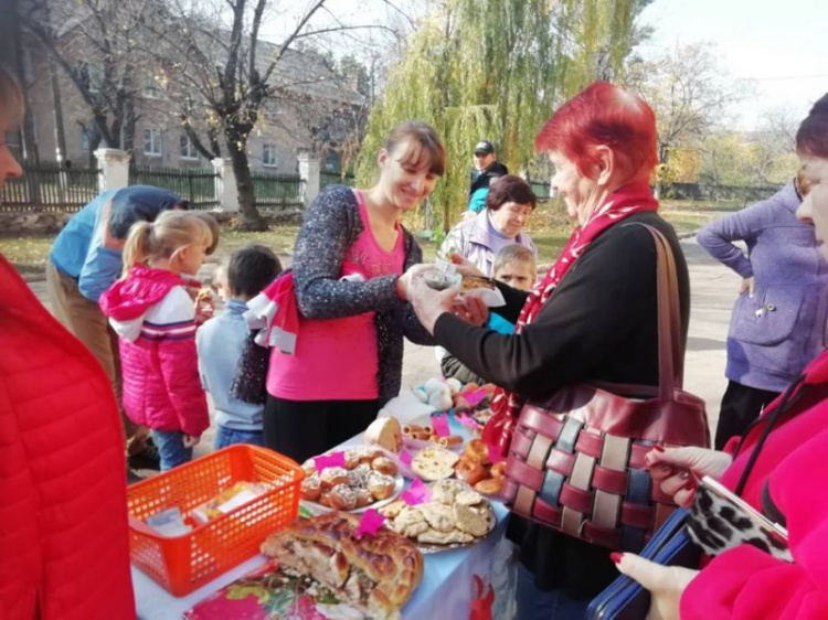 Маленькая школа с большой миссией: в Кривом Роге дети собрали деньги на лечение для онкобольной девочки