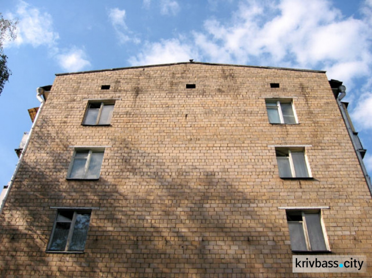 В Кривом Роге мужчина выпрыгнул с окна, пострадавший скончался в больнице