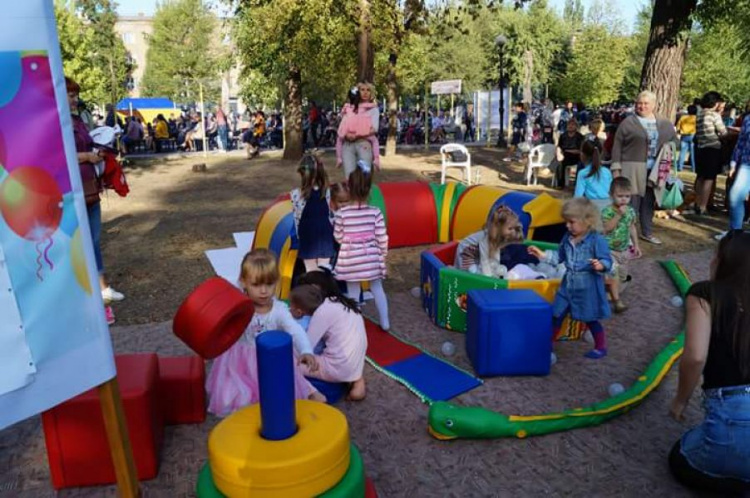 Уникальные семьи и творческие союзы: в Кривом Роге прошел праздник семьи (ФОТО)