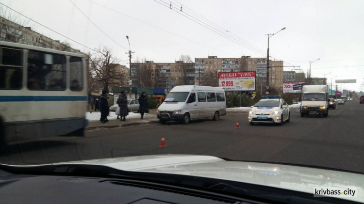 В Покровском районе Кривого Рога автомобиль сбил пешехода (фото)