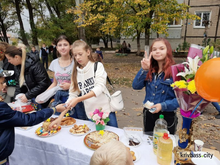 "От сердца к сердцу": в Криворожских школах начались традиционные осенние ярмарки (фото)