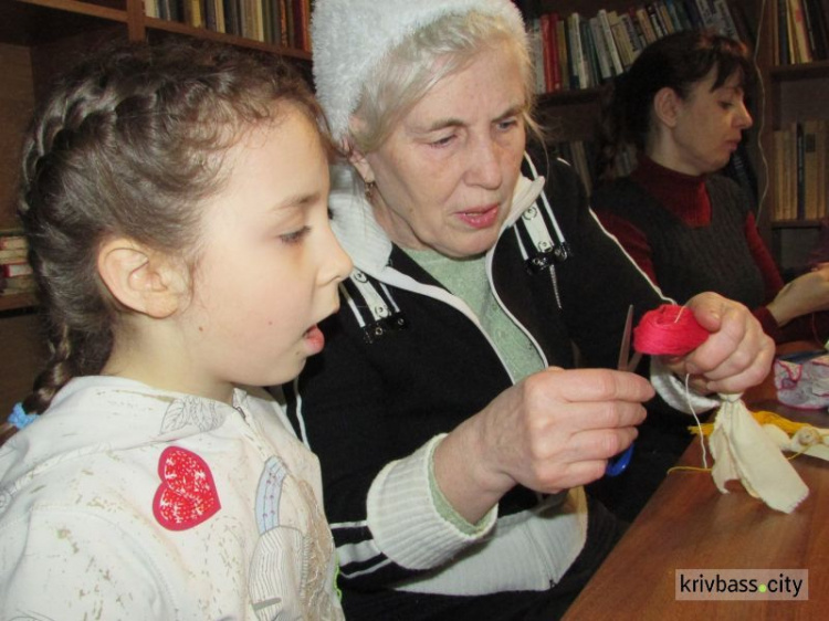 В Кривом Роге прошел мастер-класс по изготовлению куклы-мотанки "Веснянка"(ФОТО)