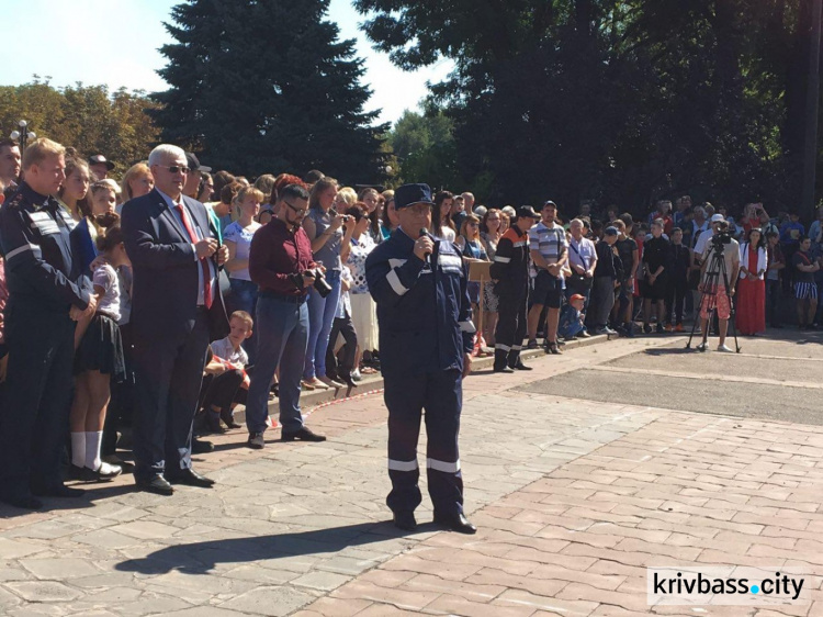 К профессиональному дню горноспасатели Кривого Рога провели показательные учения (ФОТО)