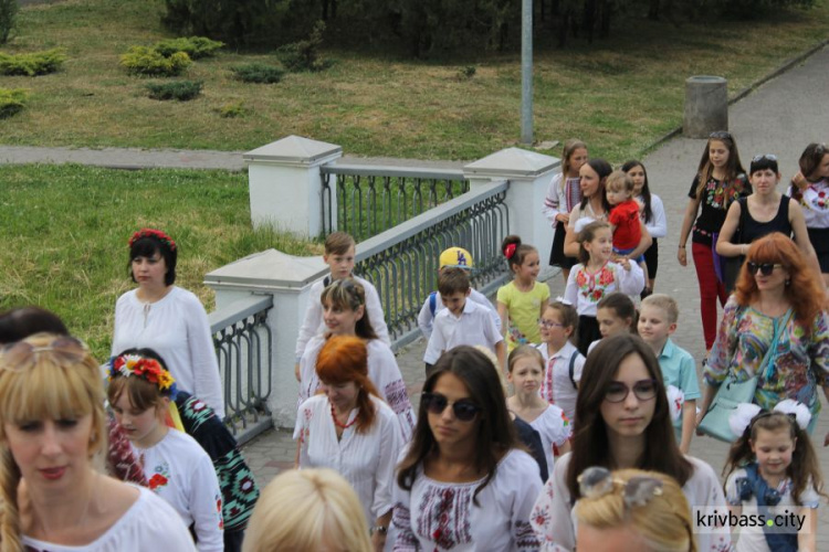 Красота этнической моды: в Кривом Роге прошел парад вышиванок (ФОТО, ВИДЕО)