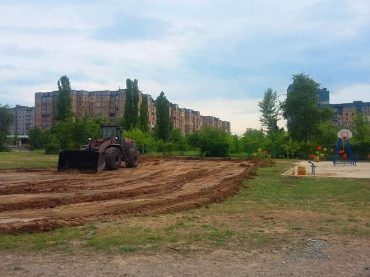 Для жителей сразу двух микрорайонов в Кривом Роге установят спортивно-игровую площадку (ФОТО)