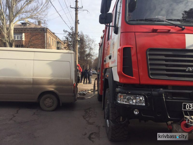 В Кривом Роге под автомобилем обнаружили гранату без чеки (ФОТО+ВИДЕО)