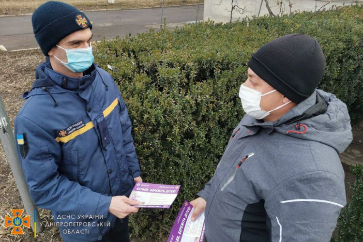 Криворізькі вогнеборці провели бесіди з дітьми щодо дотримання правил безпеки життєдіяльності