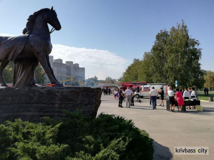 Всегда готовы прийти на помощь: в Кривом Роге ко Дню спасателя организовали праздник (ФОТО)