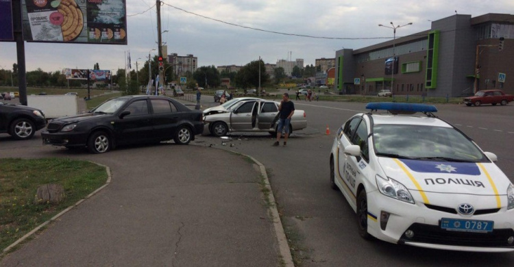 В Кривом Роге столкнулись две китайские иномарки (ФОТО)