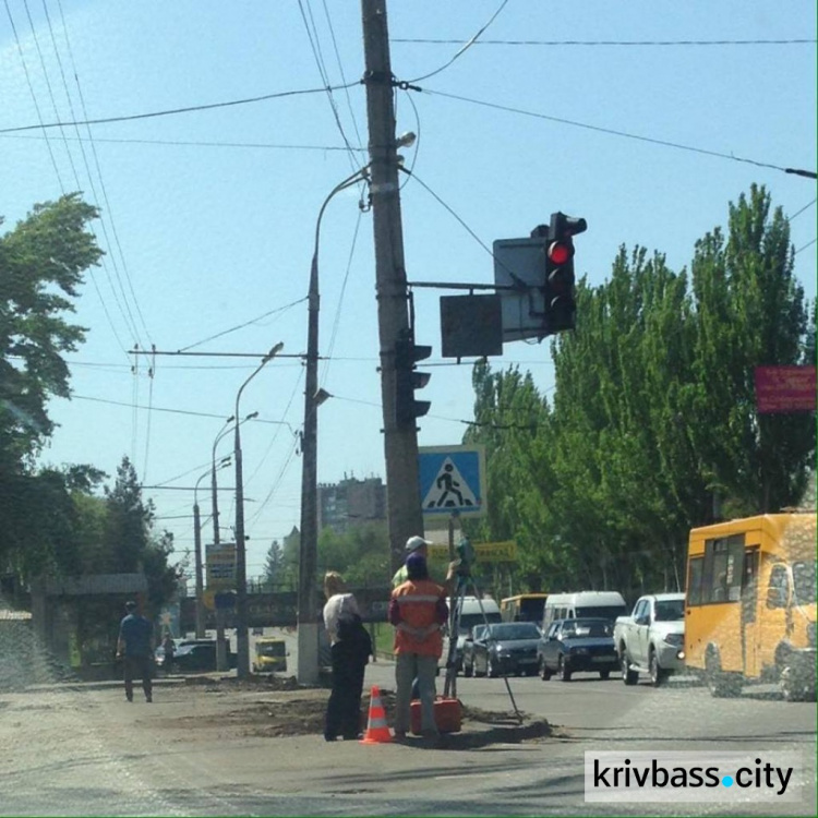 В Кривом Роге ведется реконструкция дороги по улице Волгоградская (ФОТО)