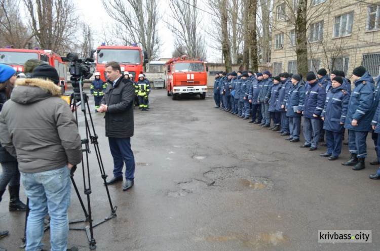 Спасателям Кривого Рога вручили ключи от новенького автомобиля (ФОТО)