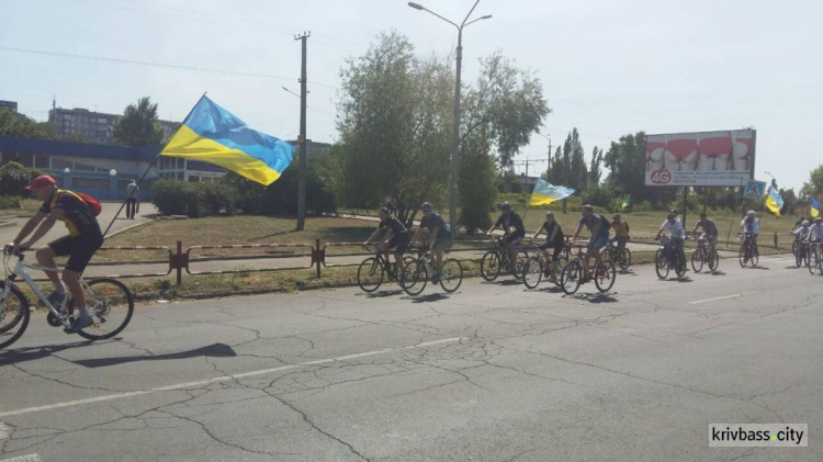 В Кривом Роге состоялся традиционный заезд представителей "Велокривбасса" ко Дню независимости Украины (ФОТОРЕПОРТАЖ)