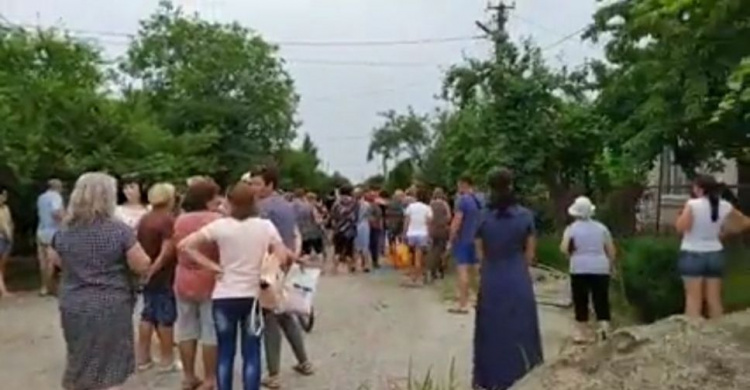 Борьба за воду продолжается: в селе Криворожского района люди пытались вызвать местных депутатов