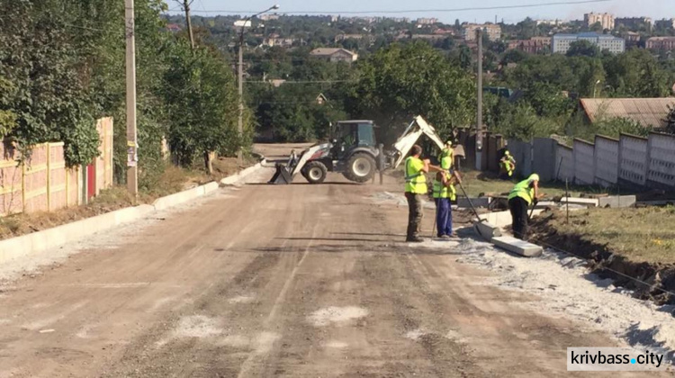 В Кривом Роге ведется ремонт дороги по улице Толстого (ФОТОФАКТ)