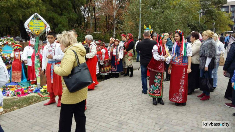 В Кривом Роге состоялся 1-й Международный фестиваль казацкой песни (ФОТОРЕПОРТАЖ)