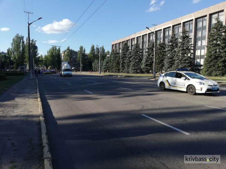 В Кривом Роге провели марш "За традиционные семейные ценности" (ФОТОРЕПОРТАЖ, ВИДЕО)