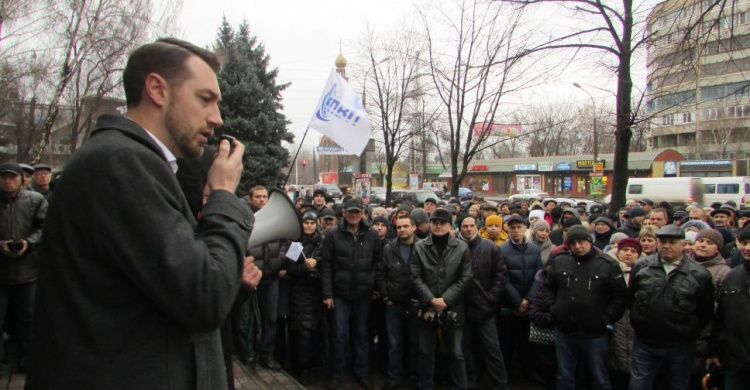 Крики, возмущения и переживания: в Кривом Роге митинговали сотрудники Кривбасспромводоснабжения