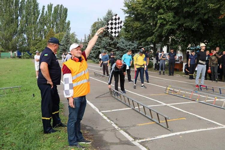 В Кривом Роге провели чемпионат области по пожарно-прикладному спорту (фото)