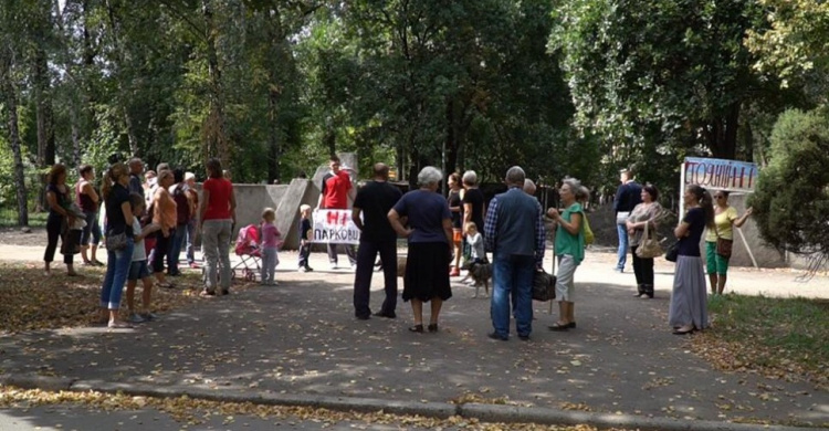 Жители Гданцевки в Кривом Роге вышли на протест против вырубки деревьев (ФОТО)