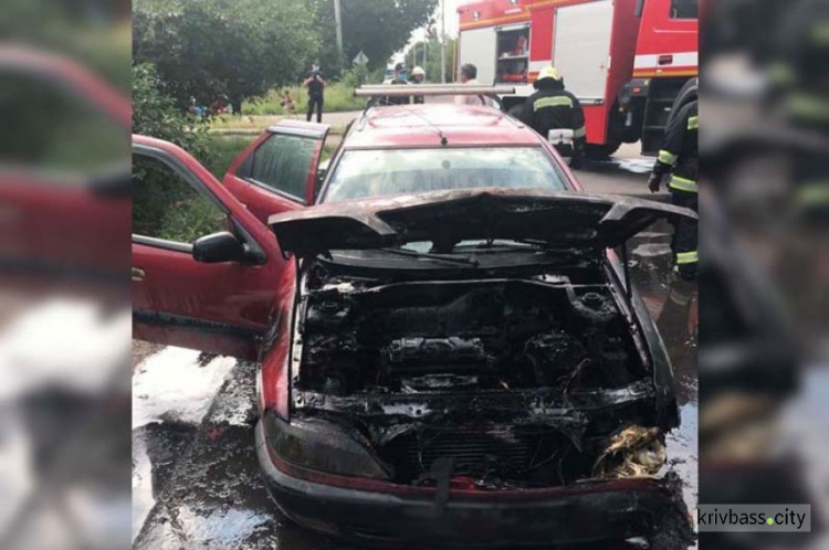 В Долгинцевском районе на дороге вспыхнул легковой автомобиль