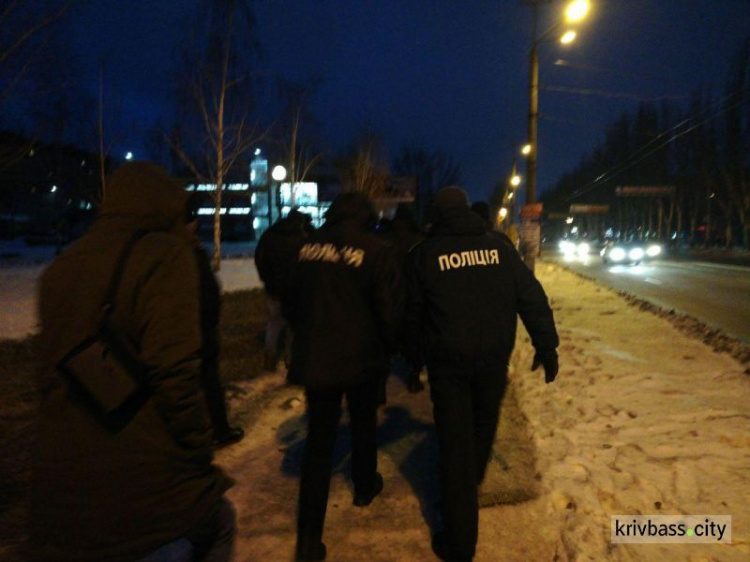 В Кривом Роге жители в знак протеста против подорожания проезда в маршрутках перекрыли дорогу (фото)