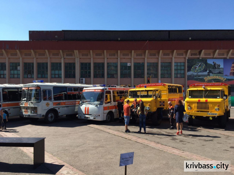 К профессиональному дню горноспасатели Кривого Рога провели показательные учения (ФОТО)