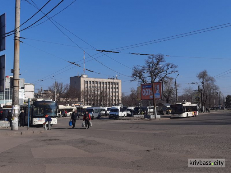 Троллейбусы как маршрутки: водители троллейбусов в Кривом Роге вынуждены работать без кондукторов