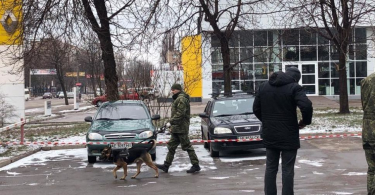 Так не доставайся ты никому: в Кривом Роге неизвестные сообщили о минировании авто сотрудника КПВС, который отказался переходить на КВК