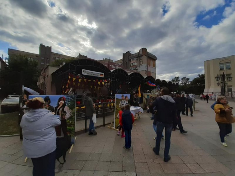 В Кривом Роге прошел городской фестиваль "Єдина родина - моя Україна" (фото)