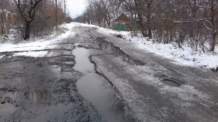 В Кривом Роге водовод оставил жителей Рахмановки без транспорта