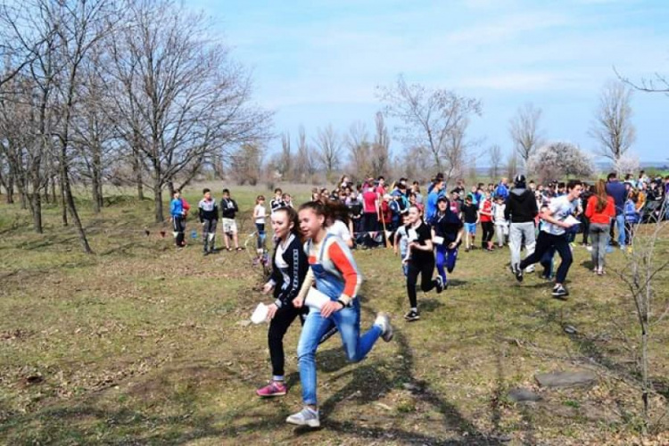 В поисках артефактов: в Кривом Роге прошли соревнования по спортивному ориентированию (фото)